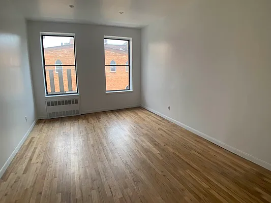 Rented by Salon Realty Corp | media 5