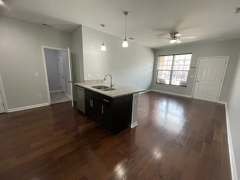 1605 Villa Cir — Photo 3