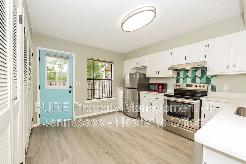 2 bed, 1.5 bath, 900 sqft, $1,550 — Photo 3