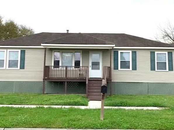 21 W Carmack Dr, Chalmette, LA 70043