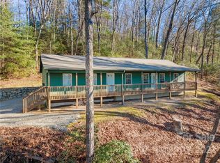 16 Treeland Rd, Hendersonville, NC 28739