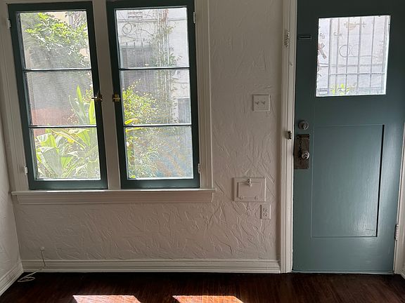 Living Room / Entrance