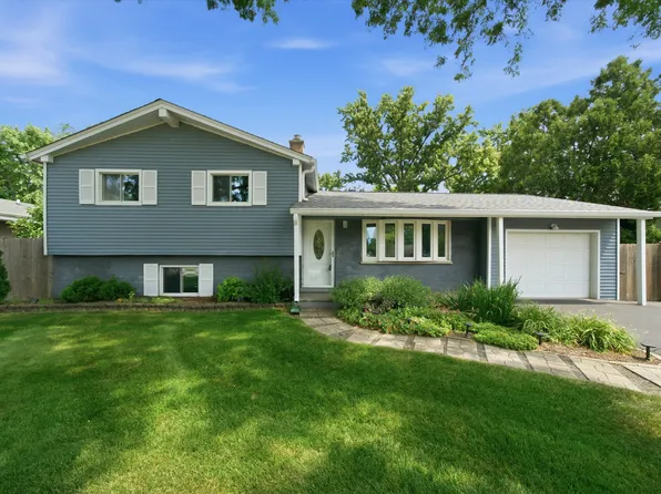 22W452 Sycamore Dr, Glen Ellyn, IL 60137