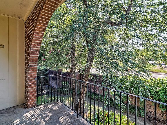 2nd image of 5516 Lakeshore Dr APT 506