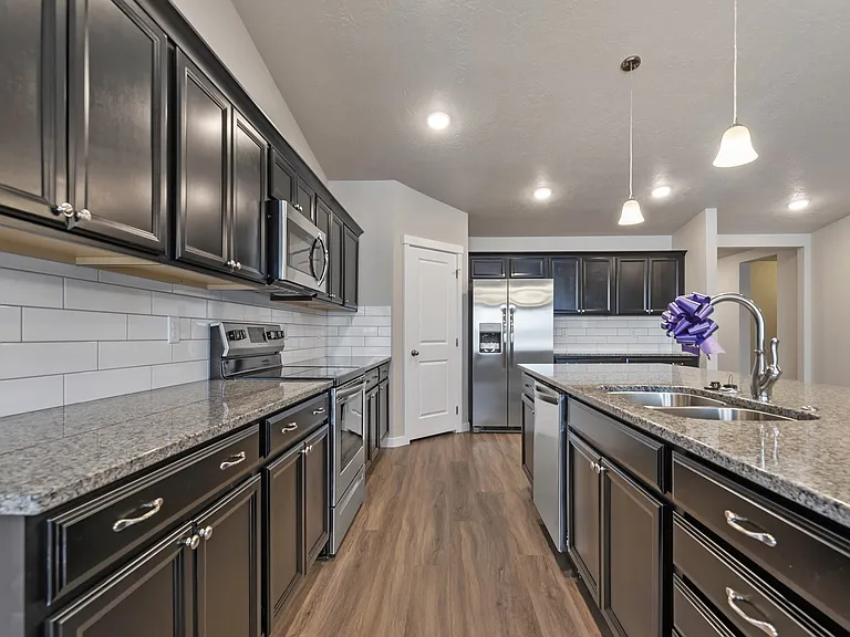 7807 S Dewberry Ave — Photo 16