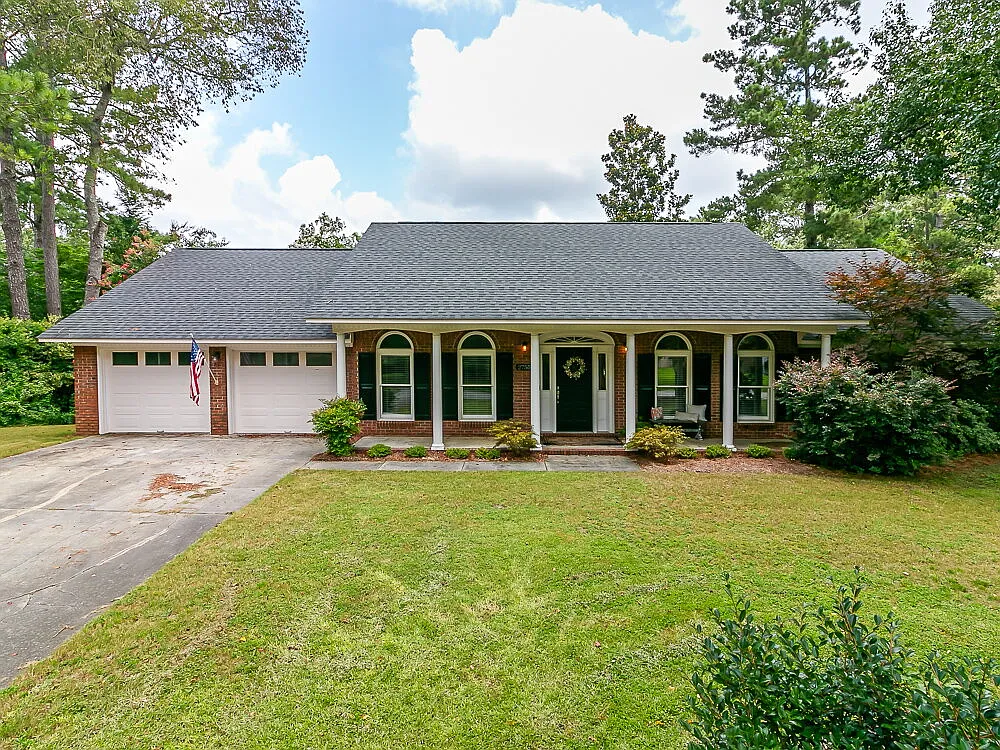 4 bed, 2.5 bath, 2370 sqft, $1,950 — Photo 2