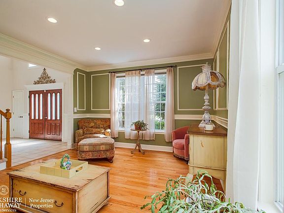 3rd image of 520 Hartshorne Ct