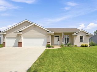 1051 Prairie Ridge Ln, Lester Prairie, MN 55354
