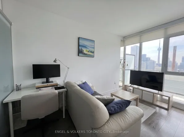 426 University Ave, Toronto, ON