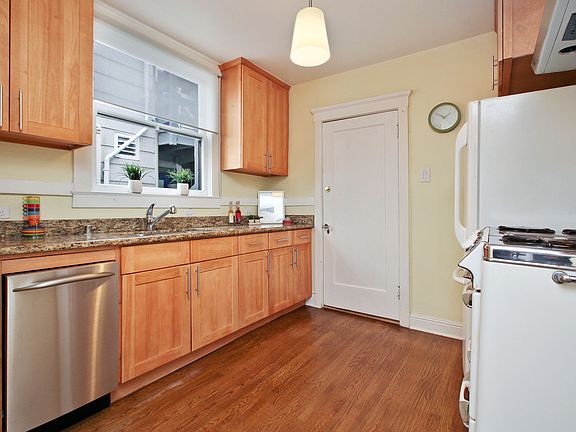 5th image of 1781 Oak St APT 1
