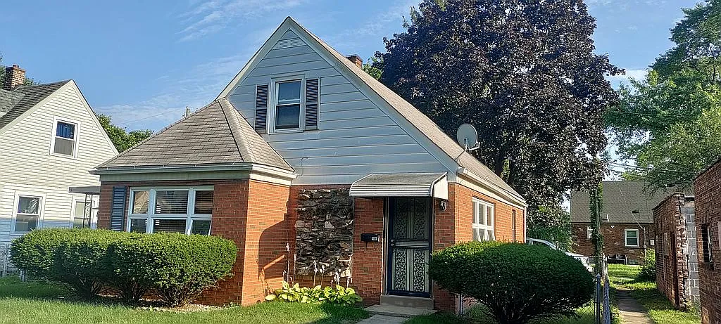 166 W Glen Ln photo 1