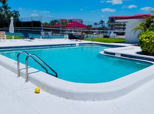 3250 10th St N APT B2, Naples, FL 34103