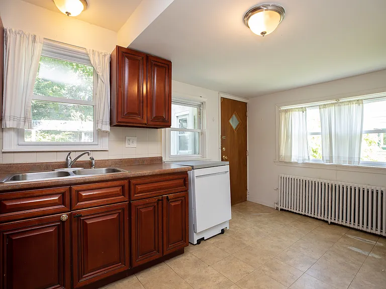 470 Conarroe St — Photo 31
