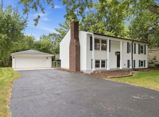 30W234 Claymore Ln, Naperville, IL 60563