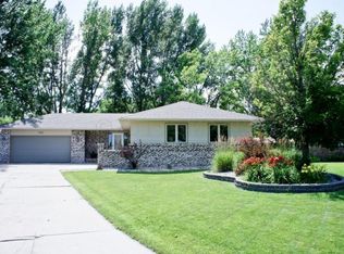 181 Prairiewood Dr S, Fargo, ND 58103