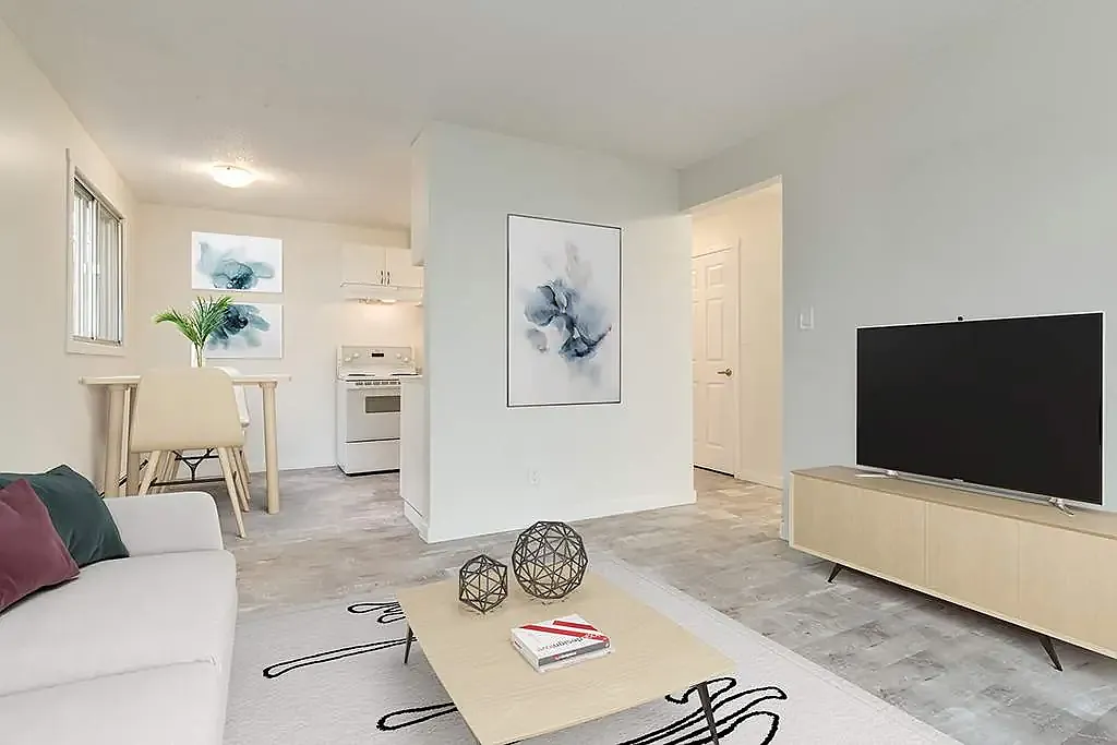 Evergreen Apartments — Photo 1