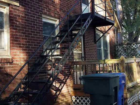 5th image of 713-A S Holly St