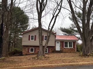 270 Woodcreek Dr, Mount Airy, NC 27030