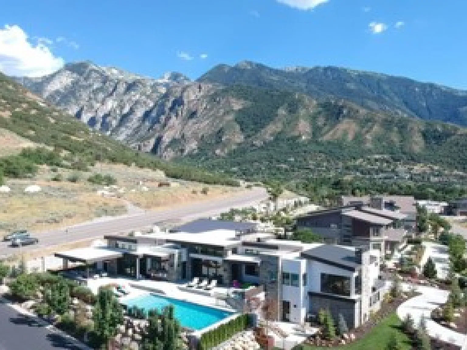 5 bed, 7.5 bath, 8066 sqft, $18,000 — Photo 2