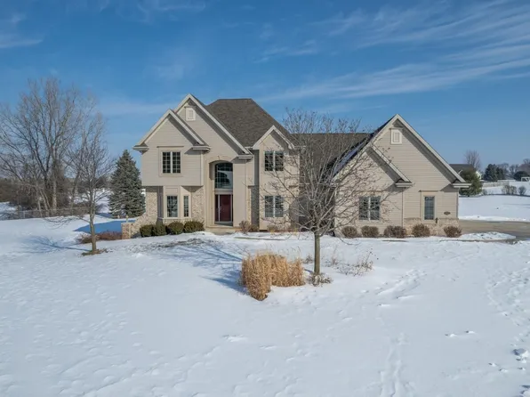 8048 Saquaro Ct, Neenah, WI 54956