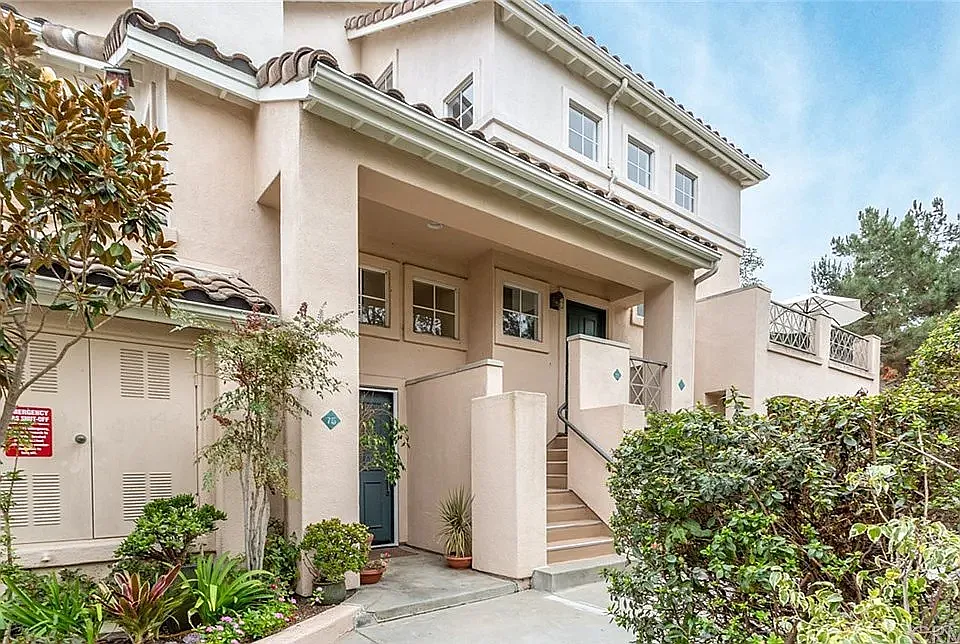 73 Shorebreaker Dr