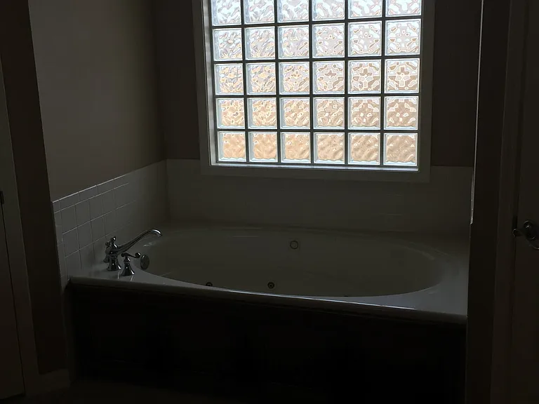336 Oxford Cv — Photo 29