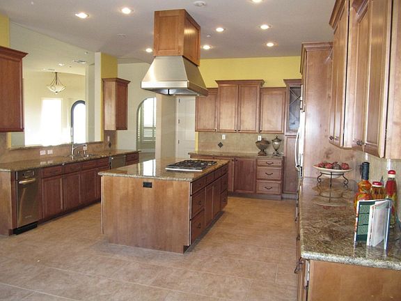 4th image of 944 E Prescott Pl