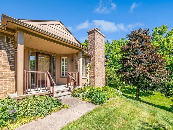 4th image of 1358 Laurel View Dr