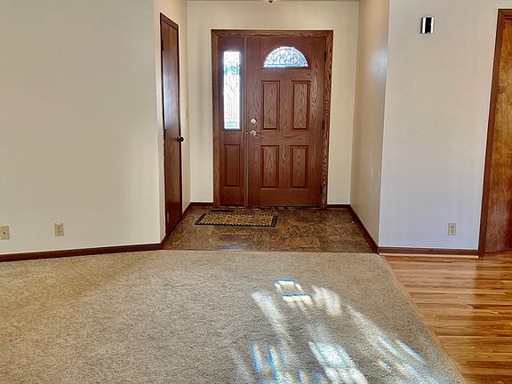 3rd image of 203 Elizabeth Ln