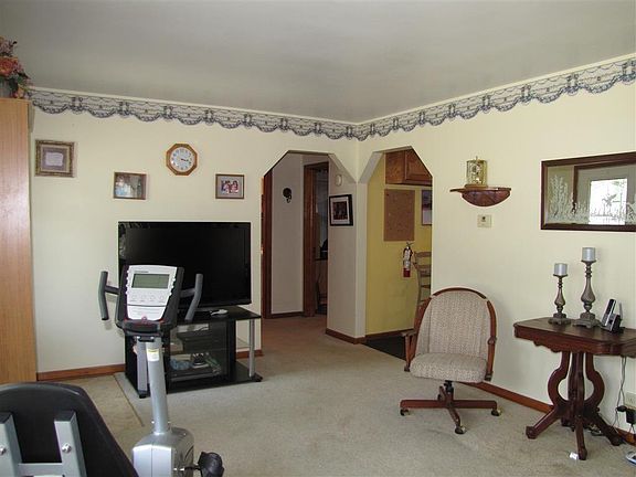4th image of 826 S Walnut St