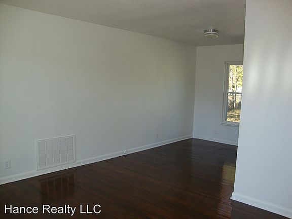 3rd image of 147 Storeywood Dr