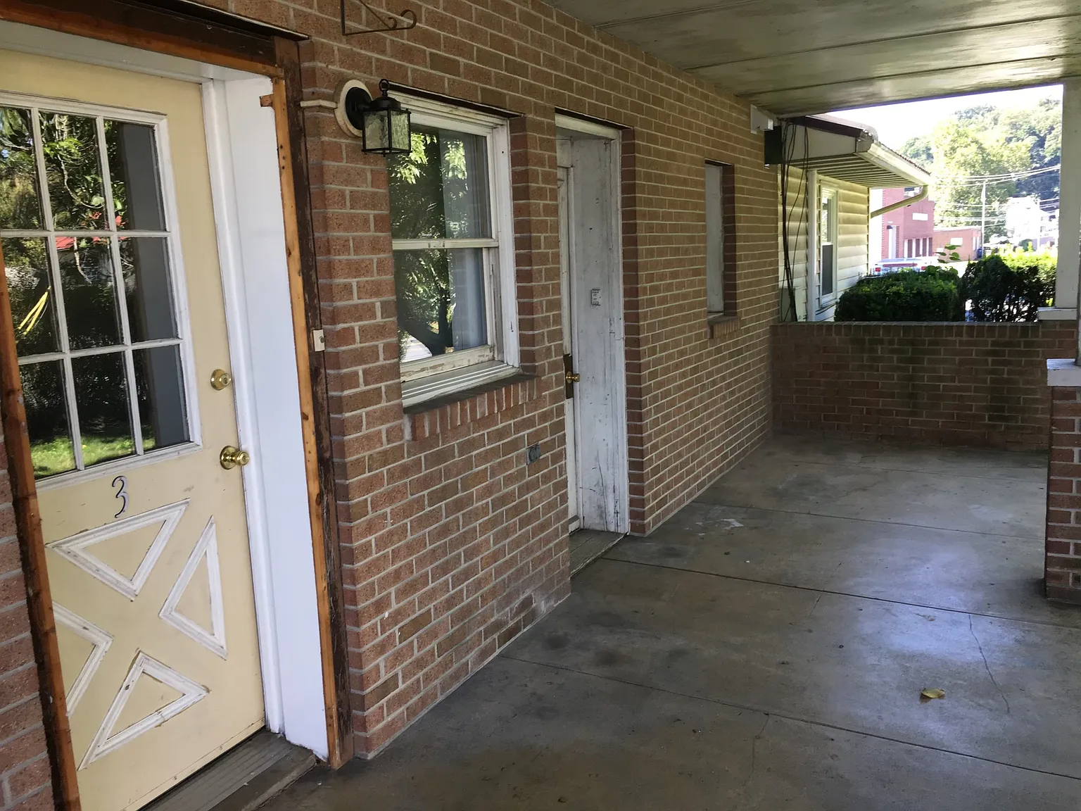 3 bed, 1000 sqft, $1,600 — Photo 3