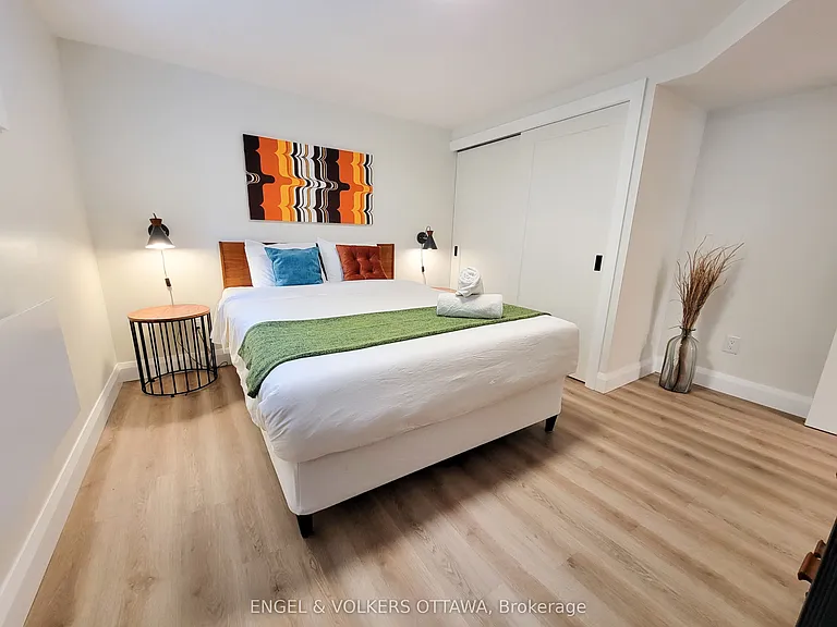 2075 Balharrie Ave #B — Photo 16
