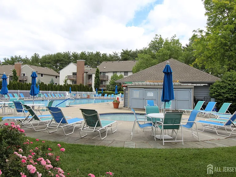 4707 Ravens Crest Dr — Photo 42