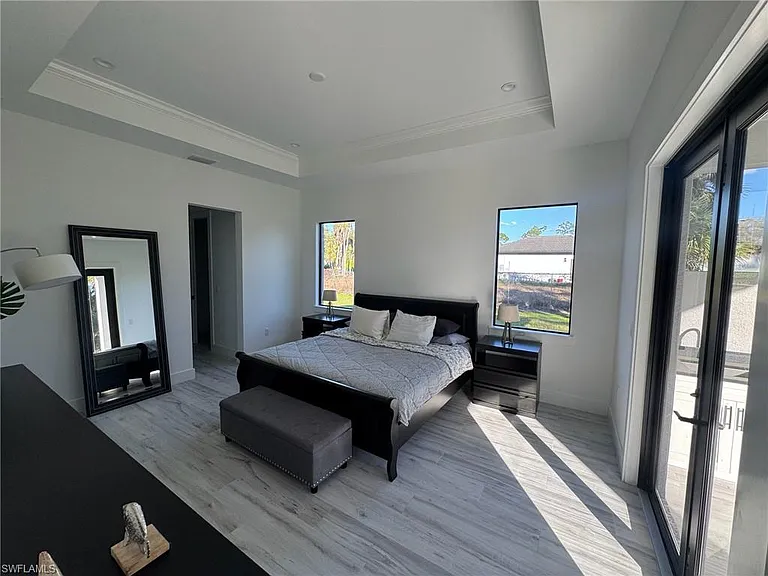 308 Golden Gate Blvd E — Photo 20