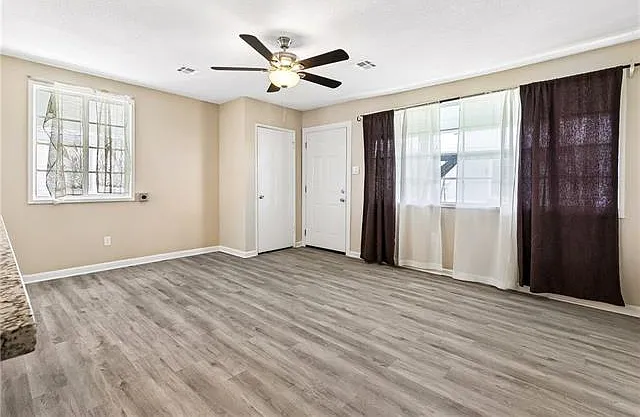 1104 Huey P Long Ave — Photo 3
