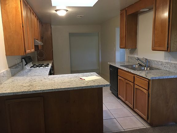 4th image of 820 Pecan Ct
