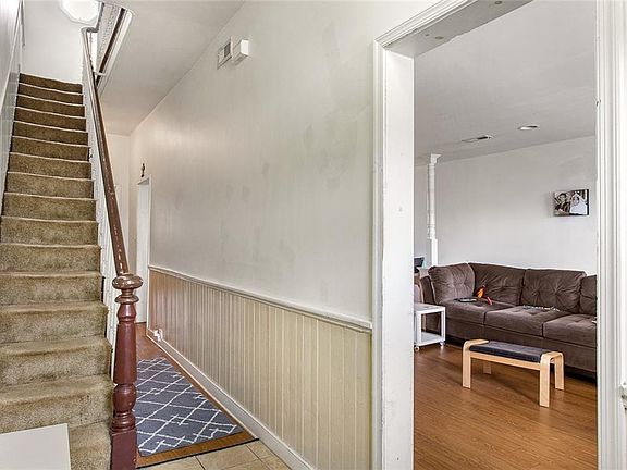 3rd image of 1617 W Cary St