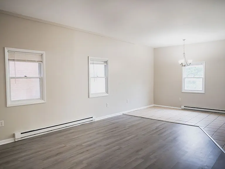 137-139 Main Street — Photo 3