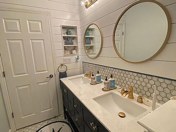 3rd image of 5537 Jerry Litell Way
