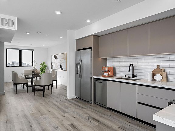 3rd image of 226 N Lake St APT 208