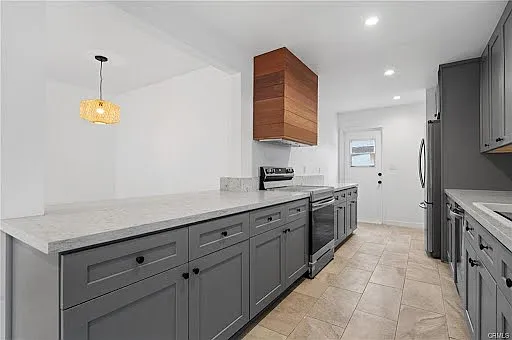 14900 Doty Ave — Photo 4