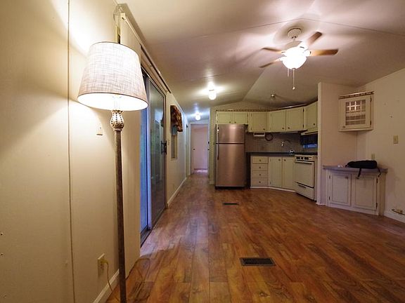 3rd image of 189 Daffodil Ln