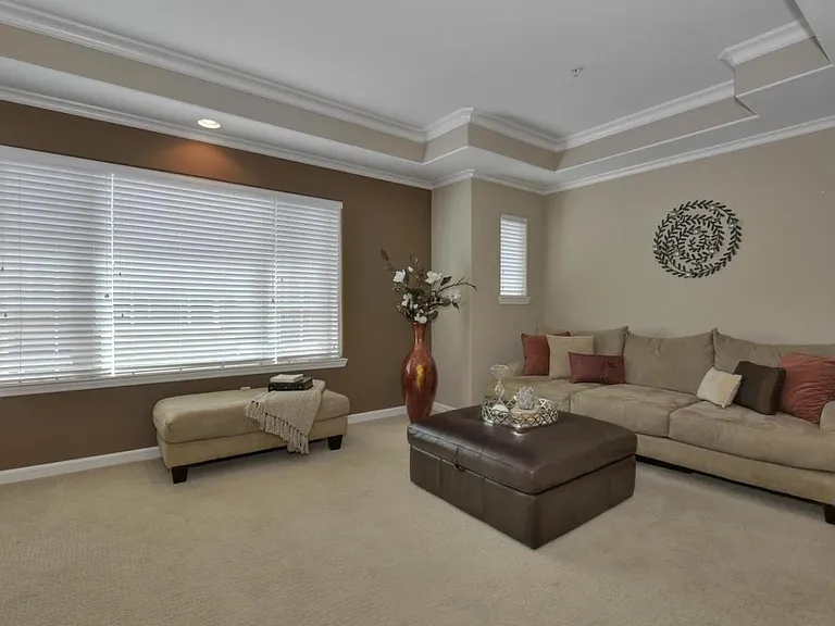 2218 Woodberry Ln — Photo 9