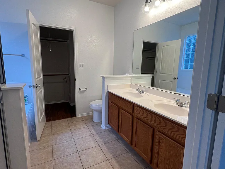 1101 Salem Park Ct — Photo 7