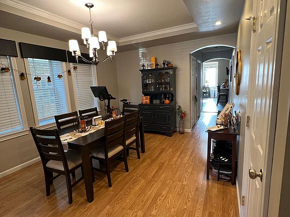 5th image of 5511 W Dakin St #1