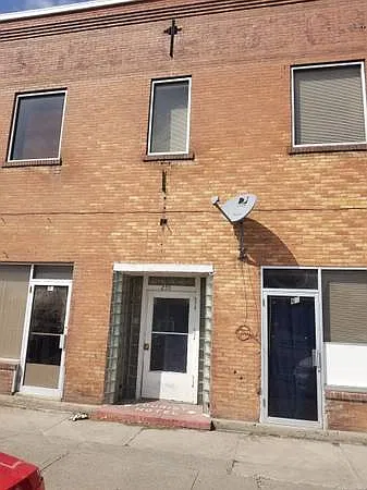 255 NW Main St
