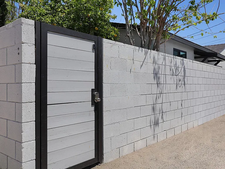 11906 Oxnard St — Photo 22