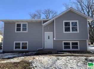 125 Leander St, Alta, IA 51002