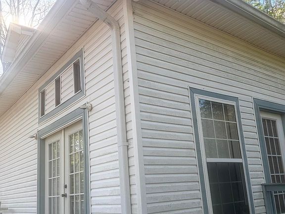 2nd image of 1020 Springhill Rd